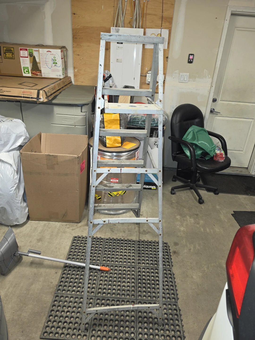 Aluminum Step Ladder - photo 4
