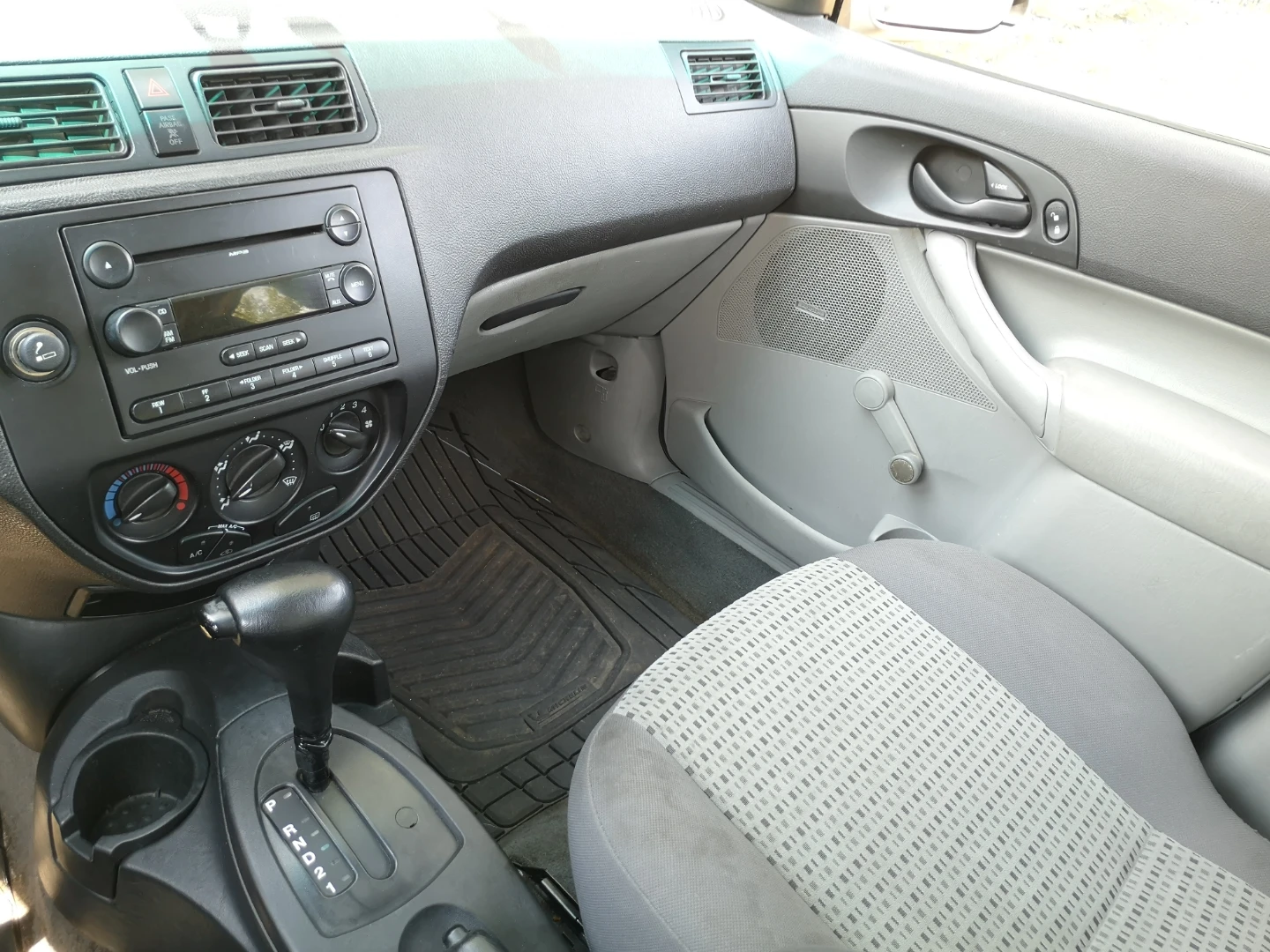 2006 Ford Focus ZX4 Sedan - photo 5