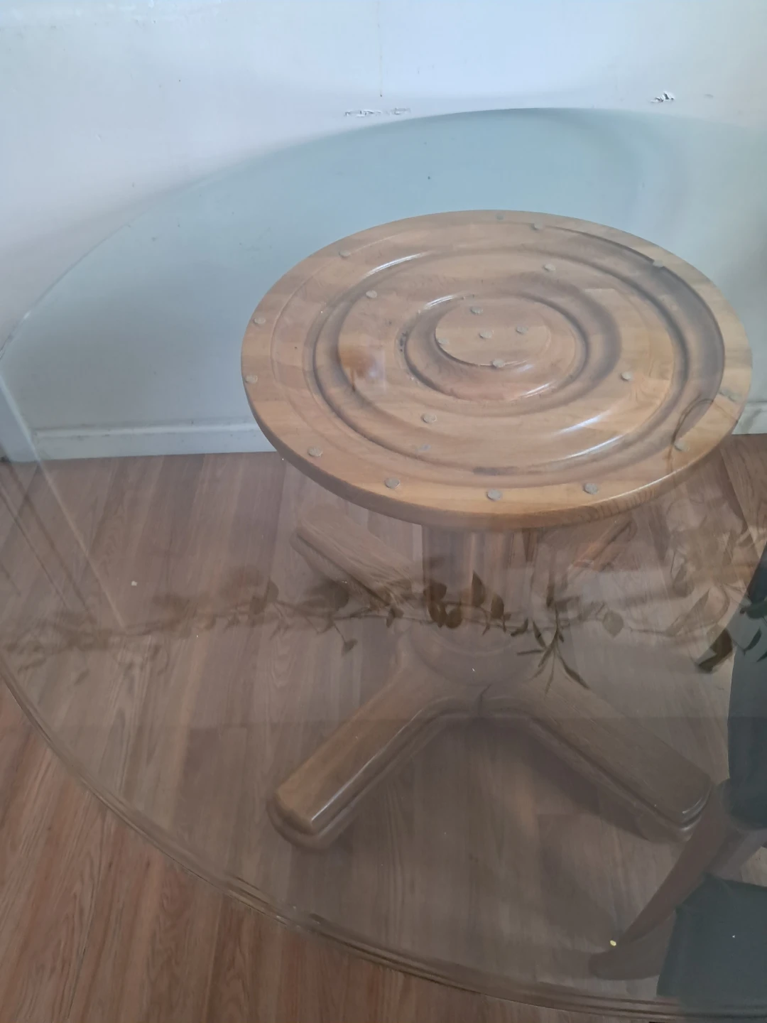 Glass Top Round Pedestal Table