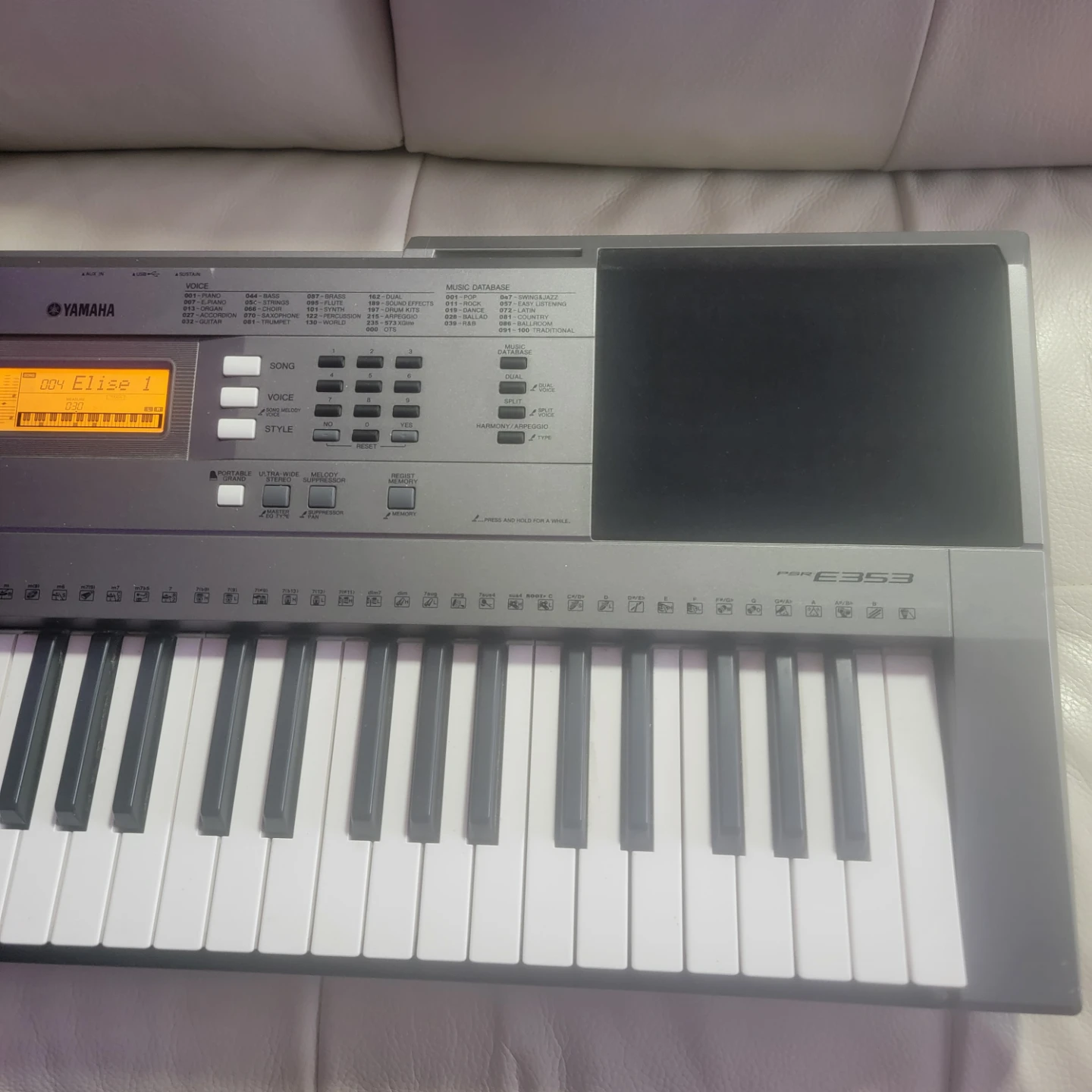 Yamaha PSR-E353 Portable Keyboard