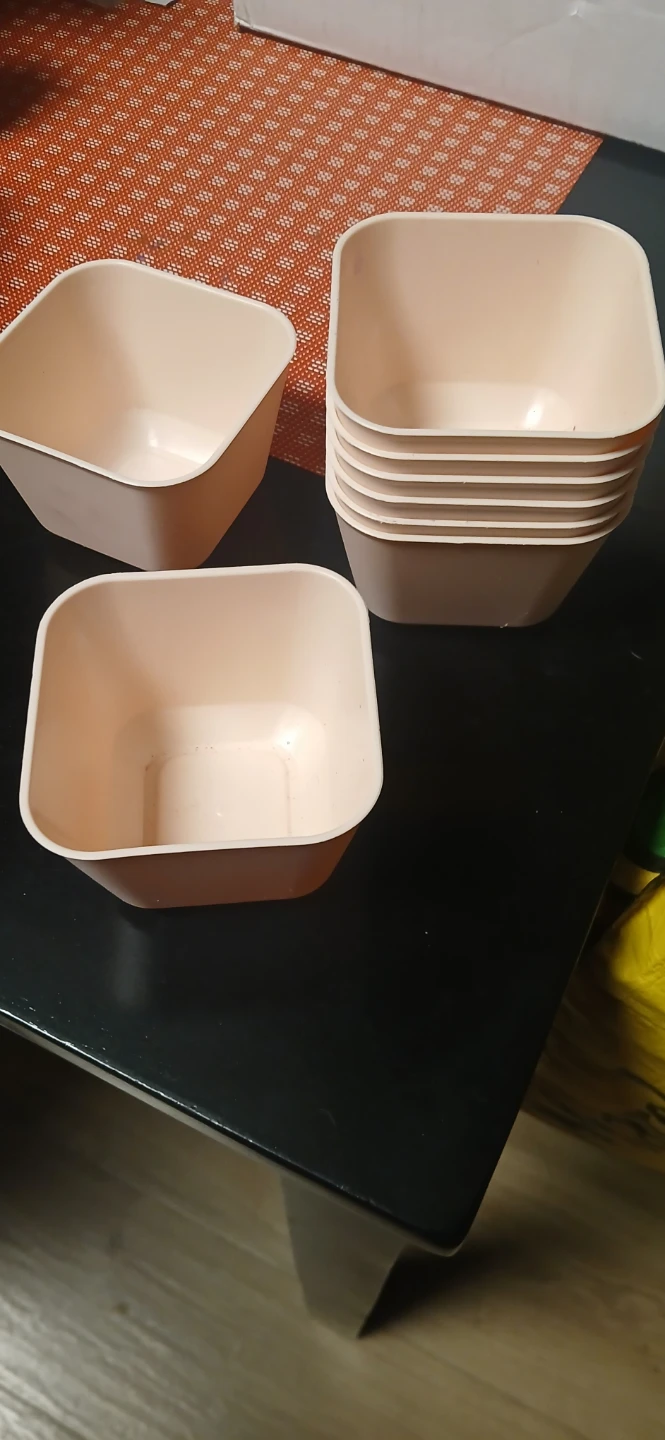 Set of 8 square bowls