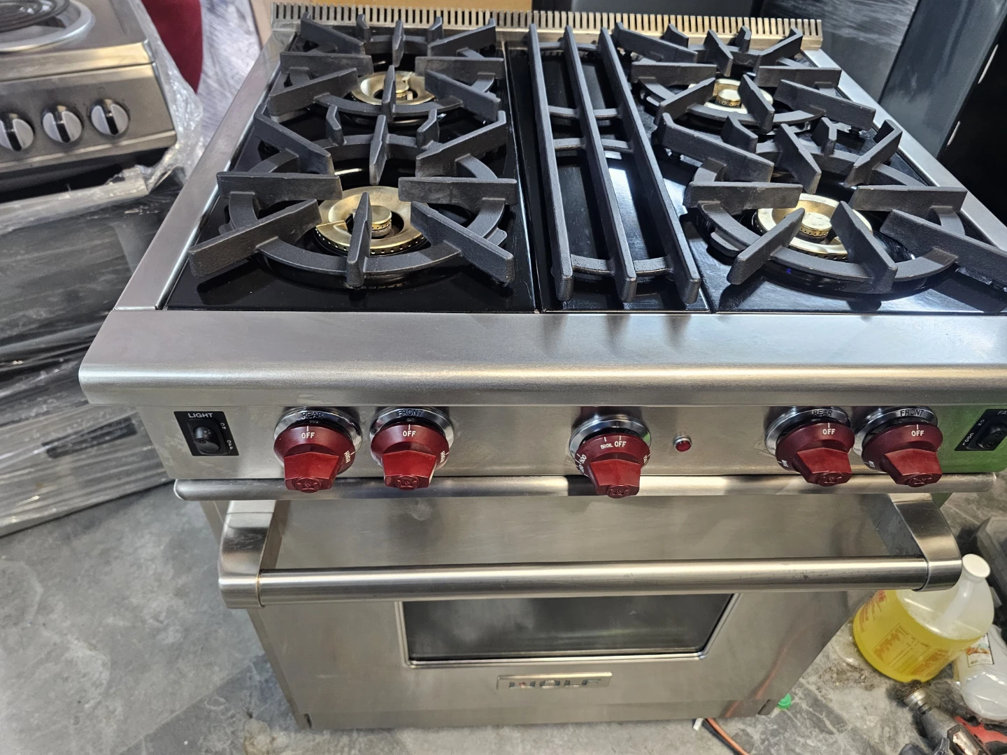 Wolf 30in wide 4-Burner Gas Range Oven