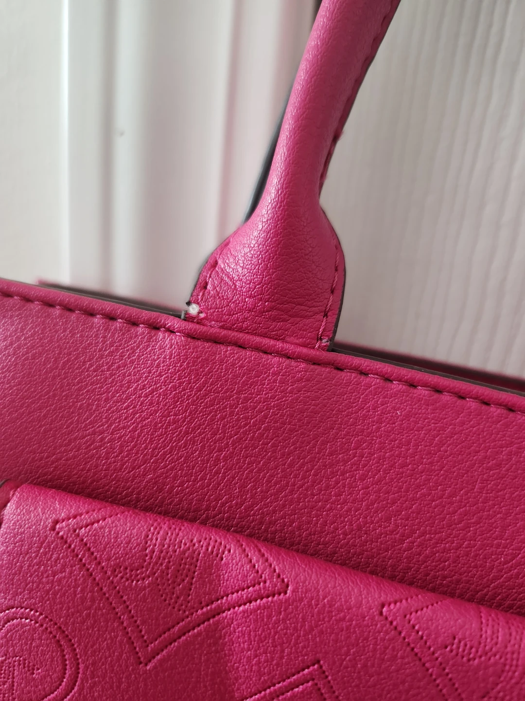 Juicy Couture Pink Handbag with Chain Strap - photo 3