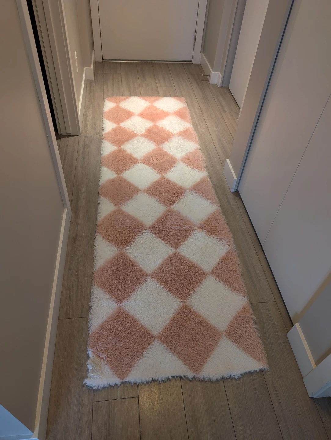 Pink and White Diamond Shag Runner Rug - photo 2