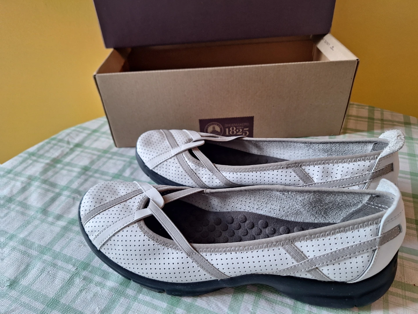 White Perforated Ballet Flats - photo 2