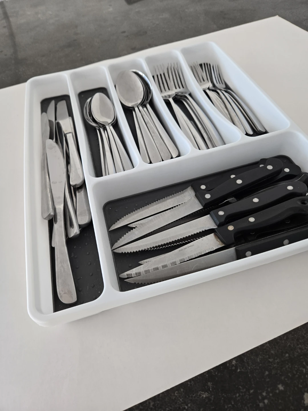Cutlery Set with Silverware Organizer Tray