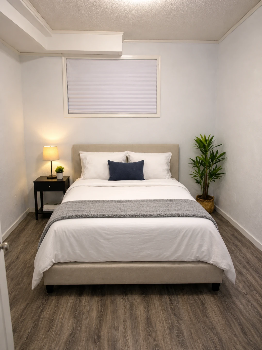 Bi level basement with shared entrance for rent - photo 2