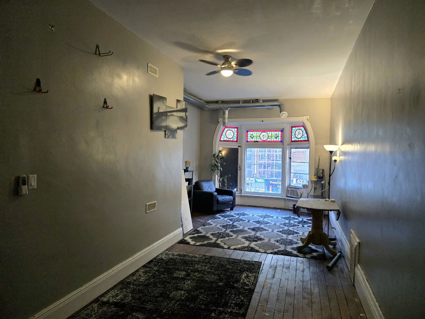 Huge room in shared house, amazing downtown location. - photo 3
