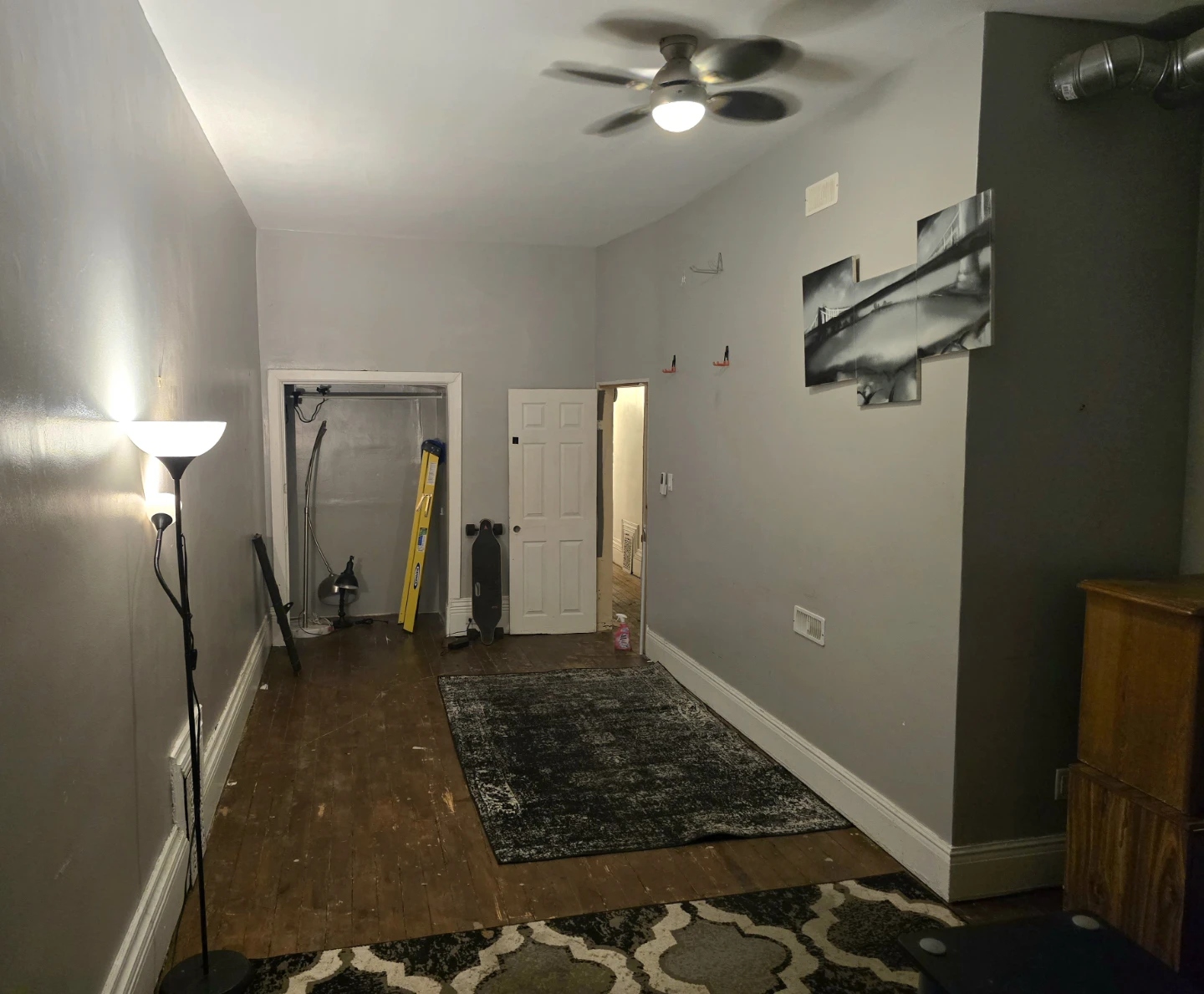 Huge room in shared house, amazing downtown location. - photo 4