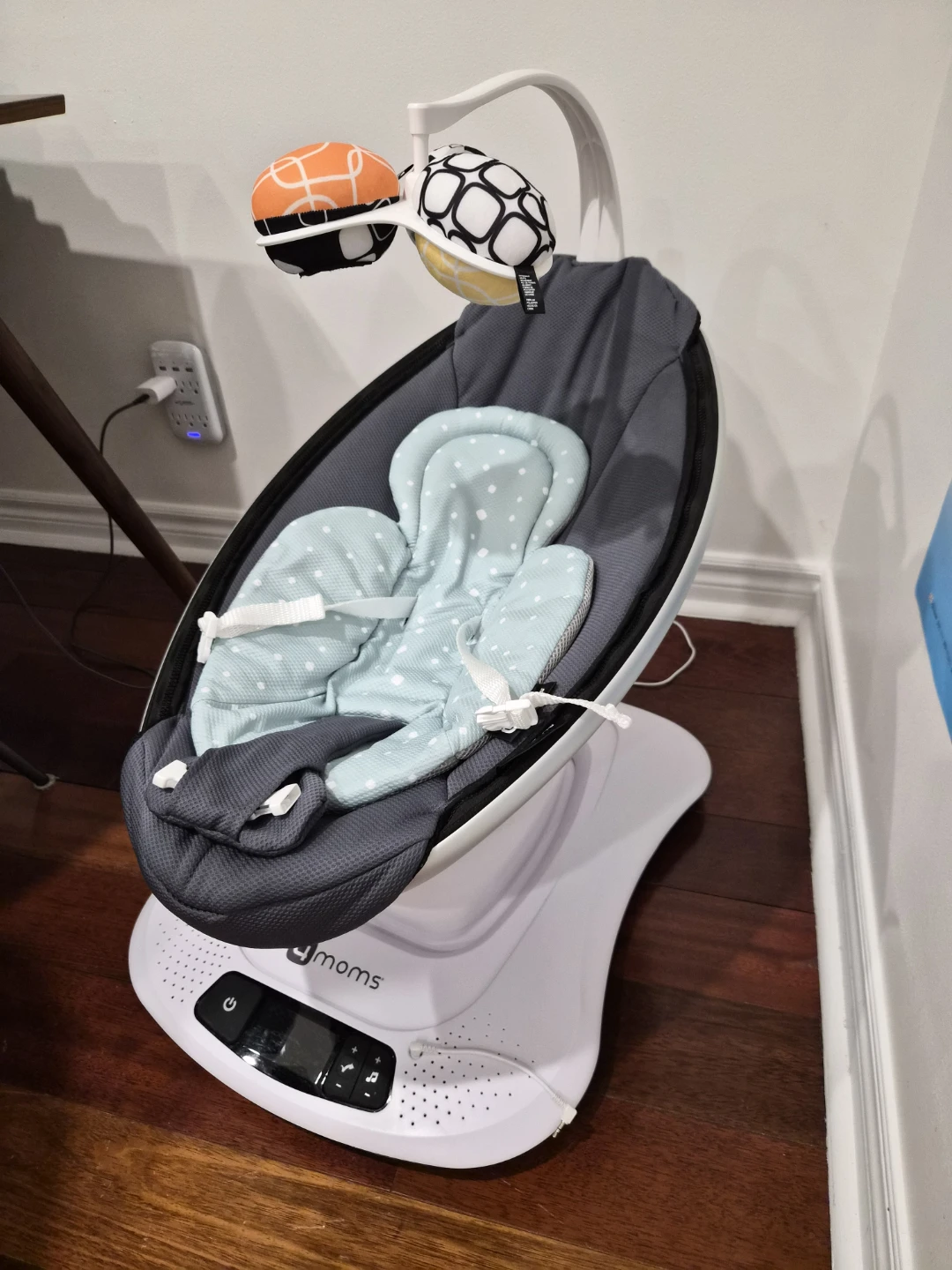 4moms MamaRoo Baby Swing – Like New!