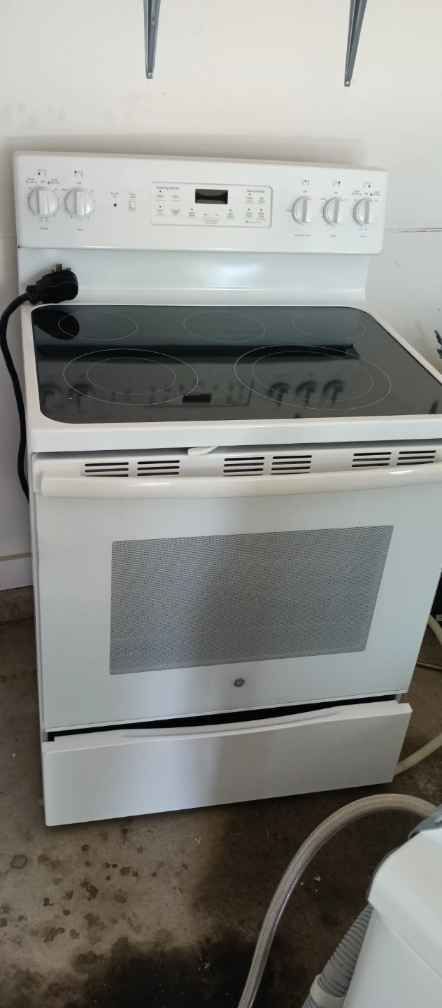 GE 240w electric stove all white 30" wide very clean euc