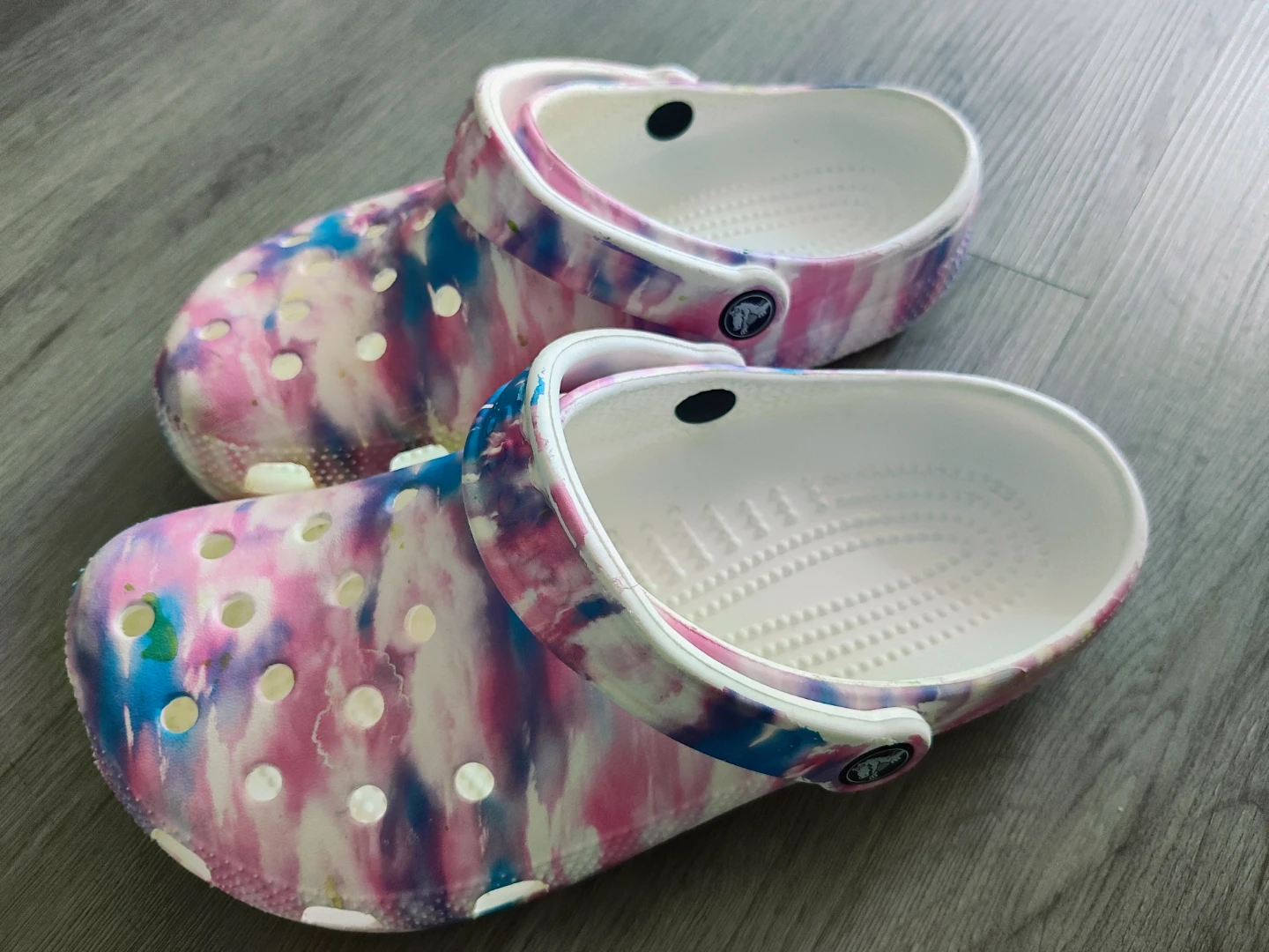Crocs Tie-Dye Clogs Size 7 - photo 2
