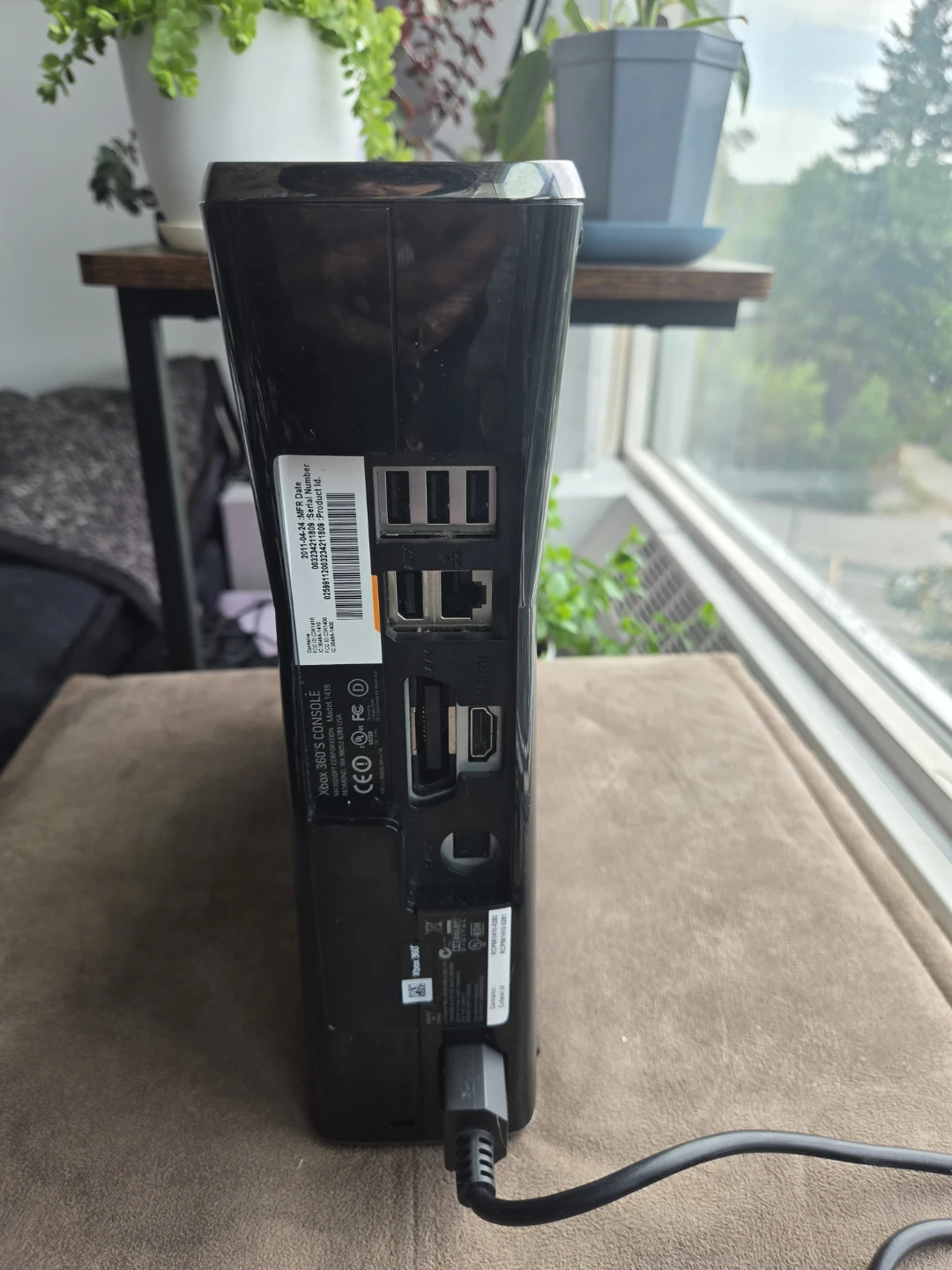 Xbox 360 S Console - photo 3