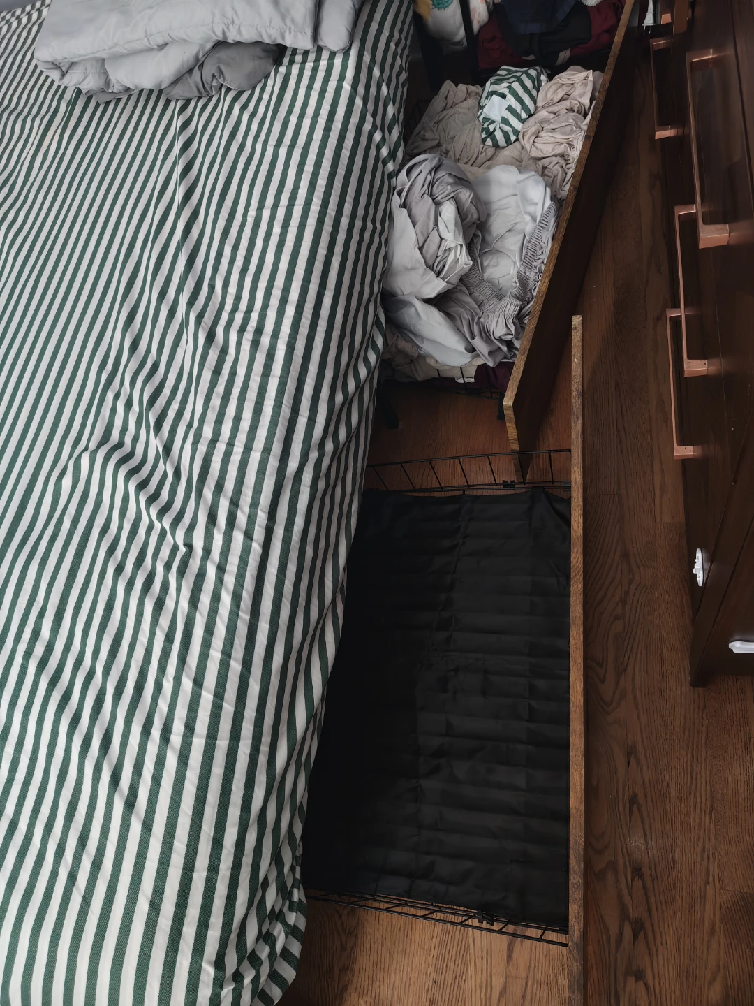 King size bed - photo 2