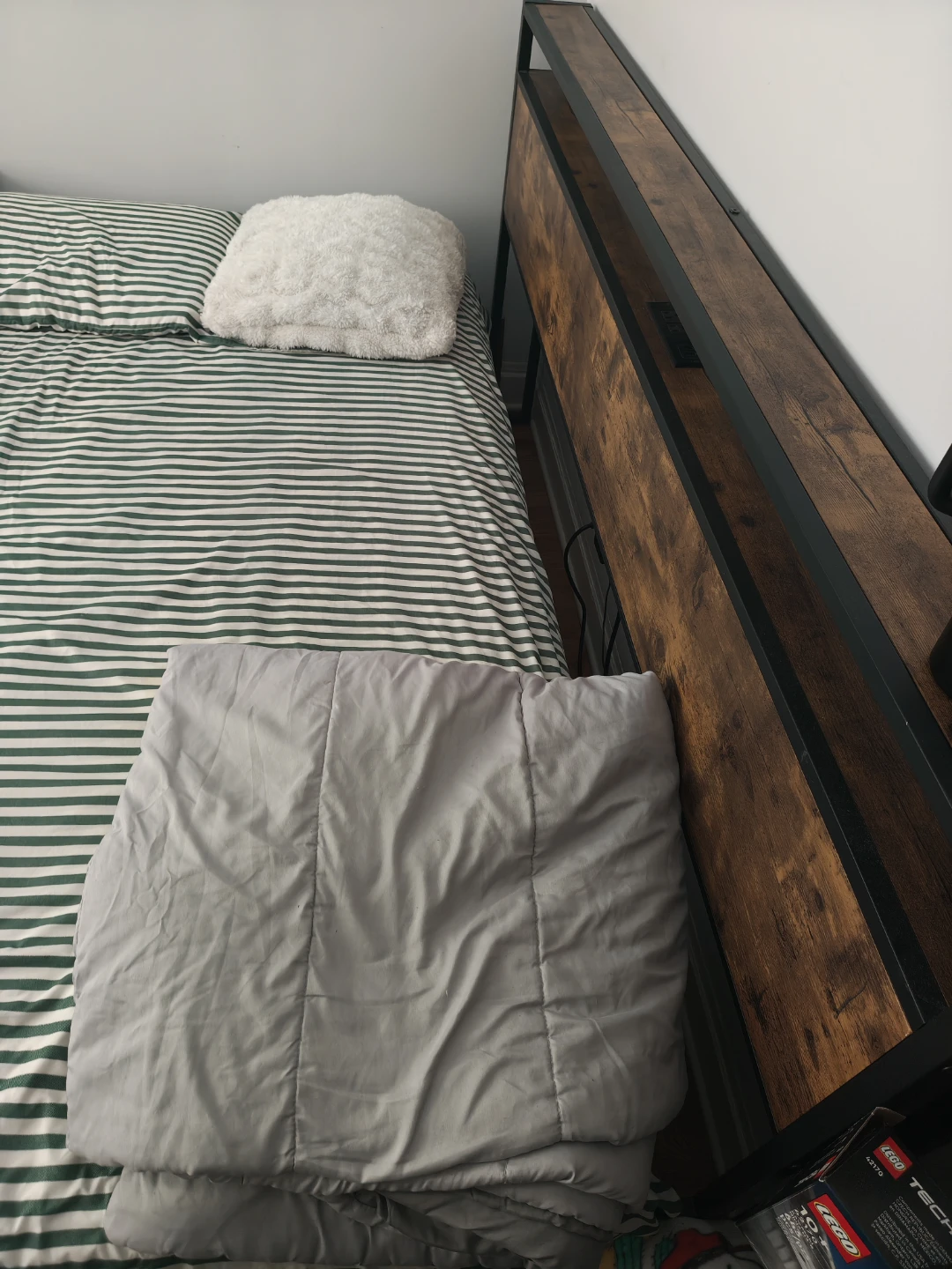 King size bed - photo 4
