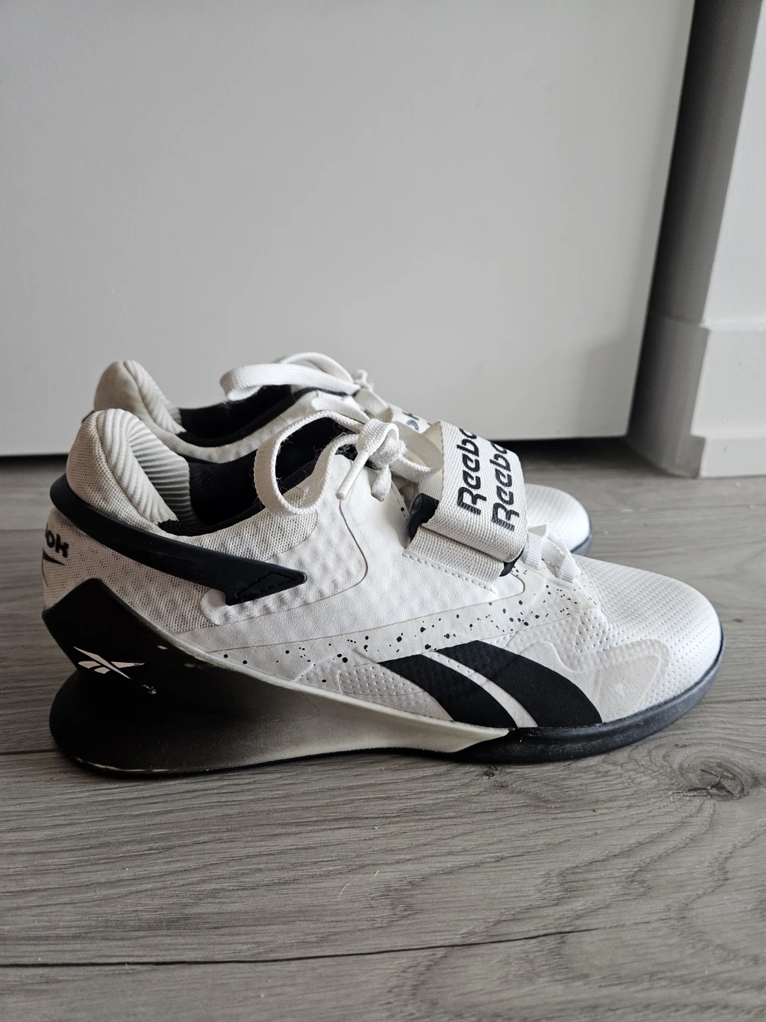Reebok White & Black Weightlifting Shoes - W 7.5