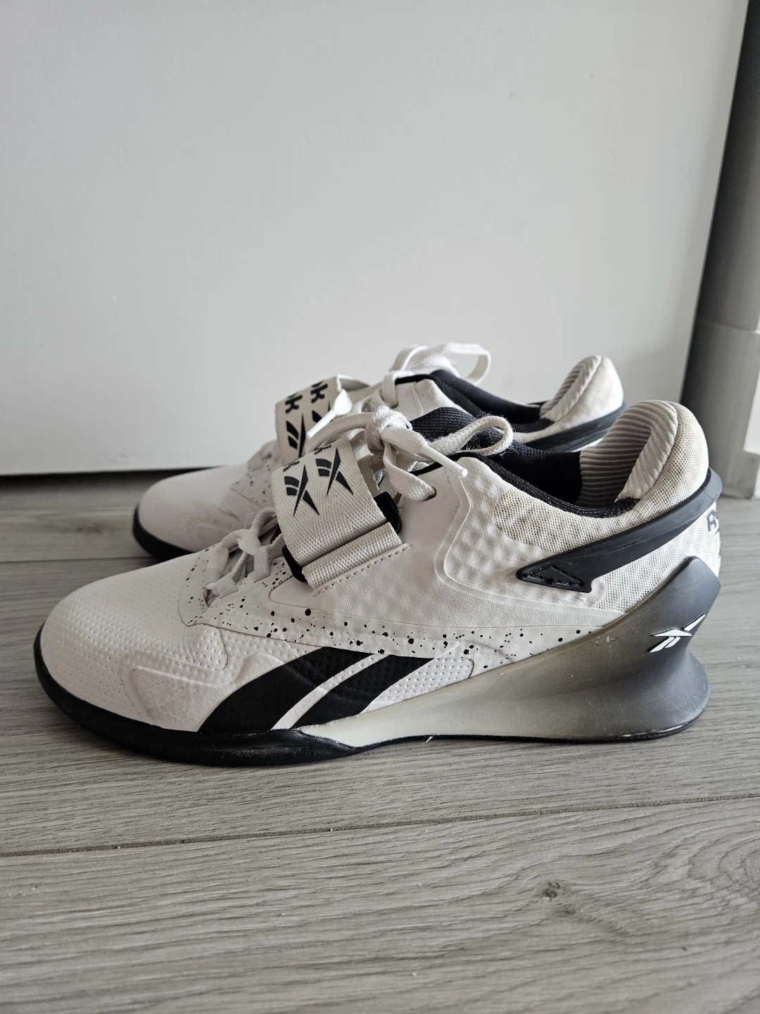Reebok White & Black Weightlifting Shoes - W 7.5 - photo 2
