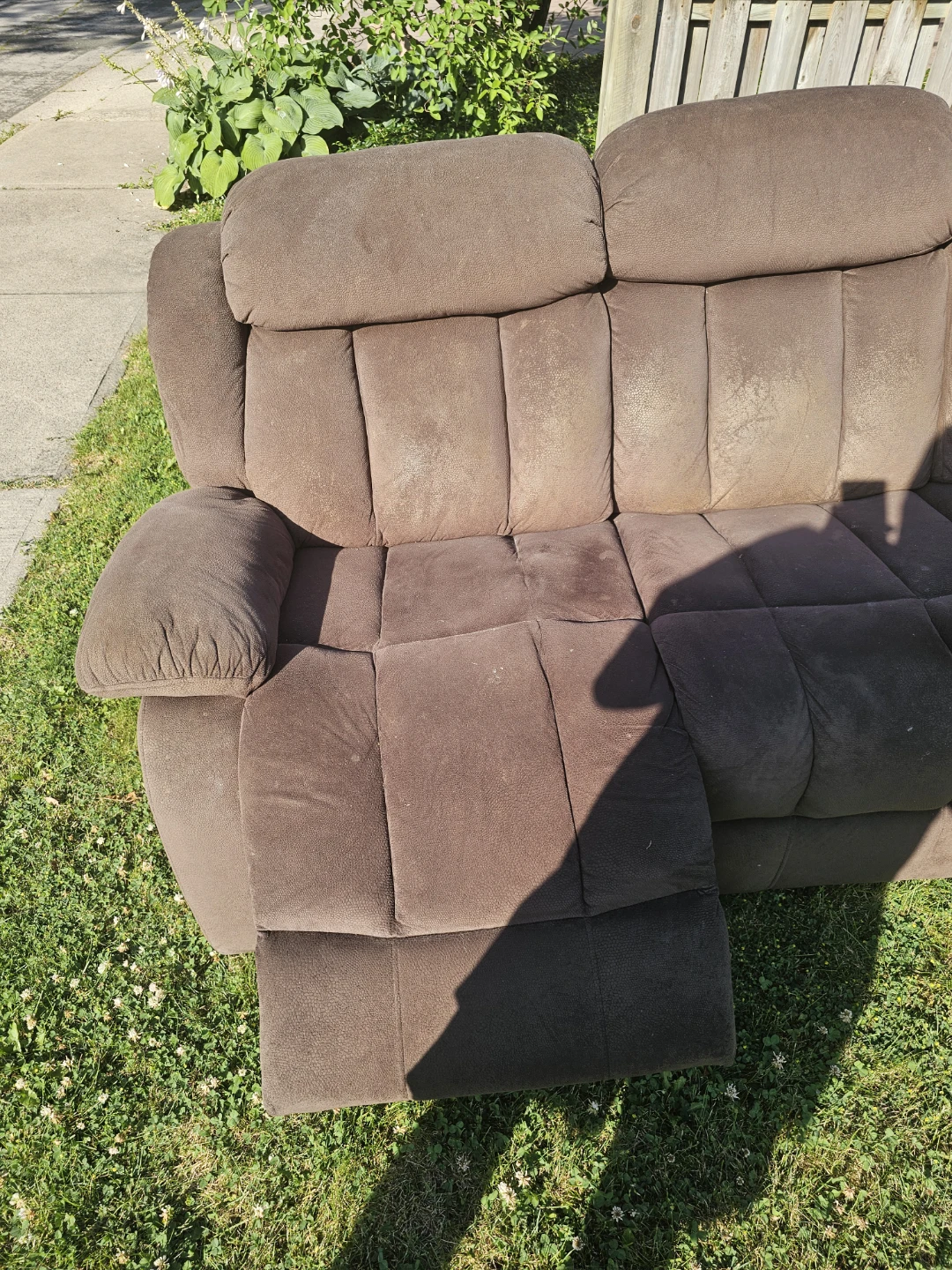 Free couch 76 fassett avenue Hamilton - photo 2