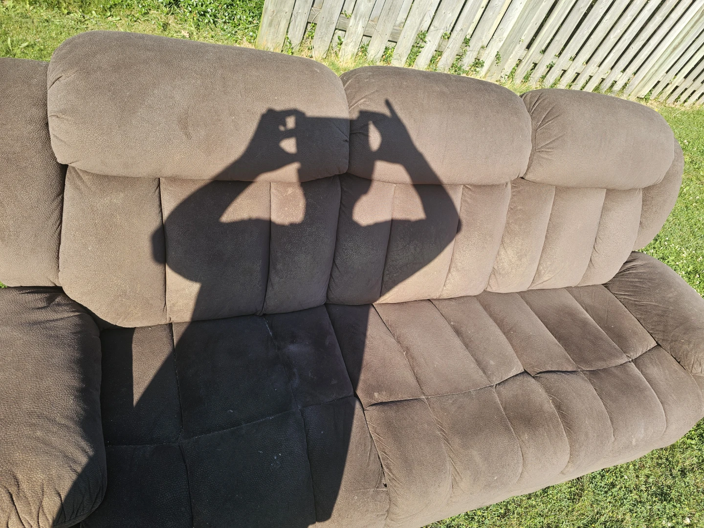 Free couch 76 fassett avenue Hamilton - photo 3