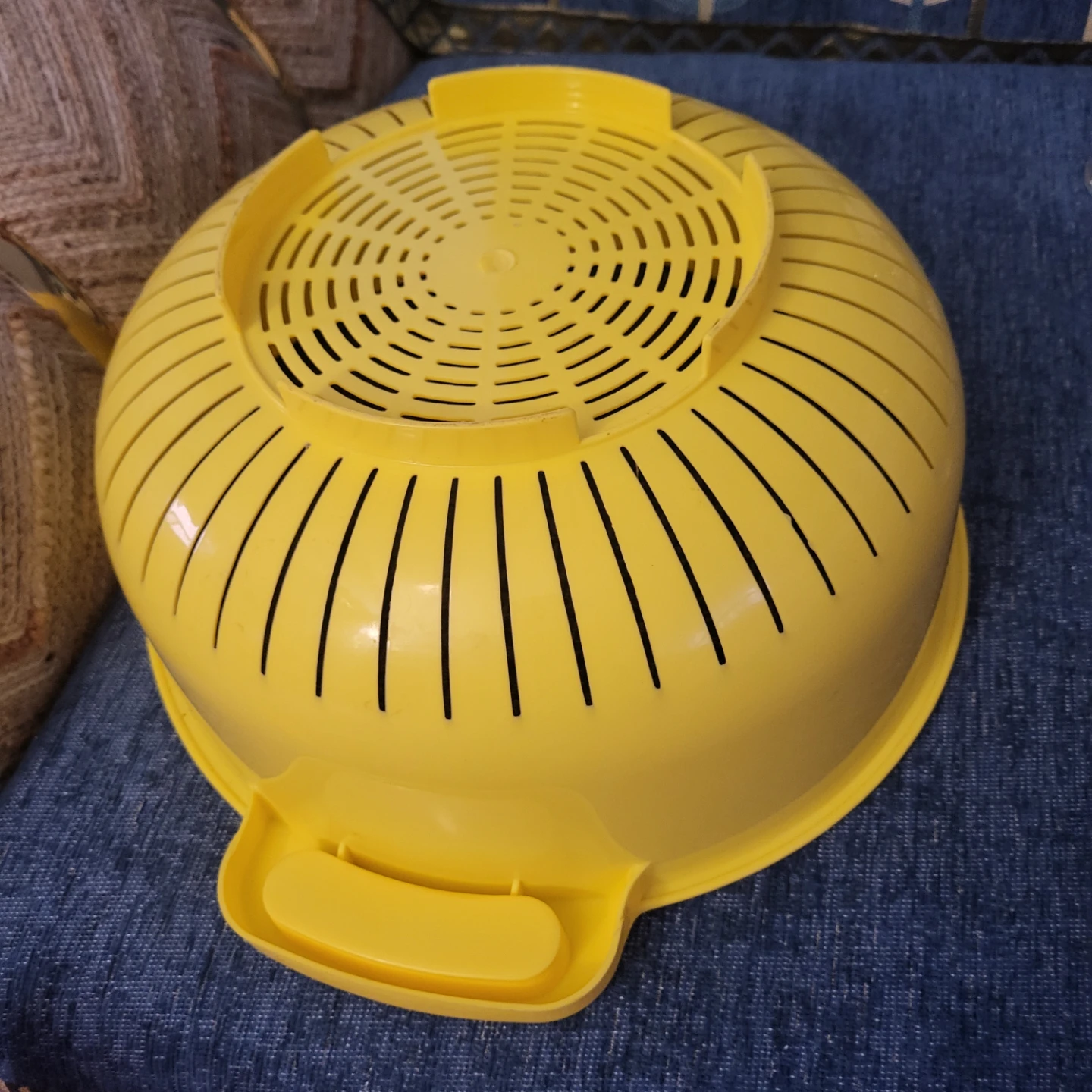 Yellow Plastic Colander - photo 2