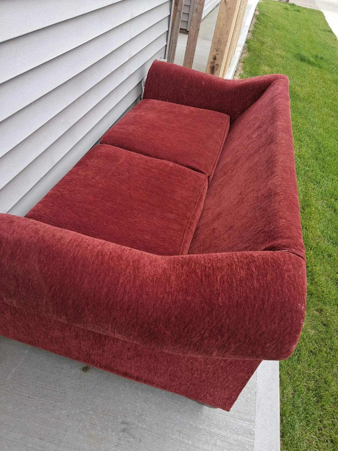 Beautiful Red 3-Seater Sofa Couch - Great Condition! - photo 2