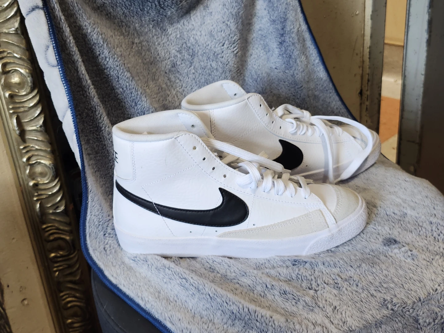 Nike Blazer Mid '77 Vintage White Black High-Top Sneakers - photo 4