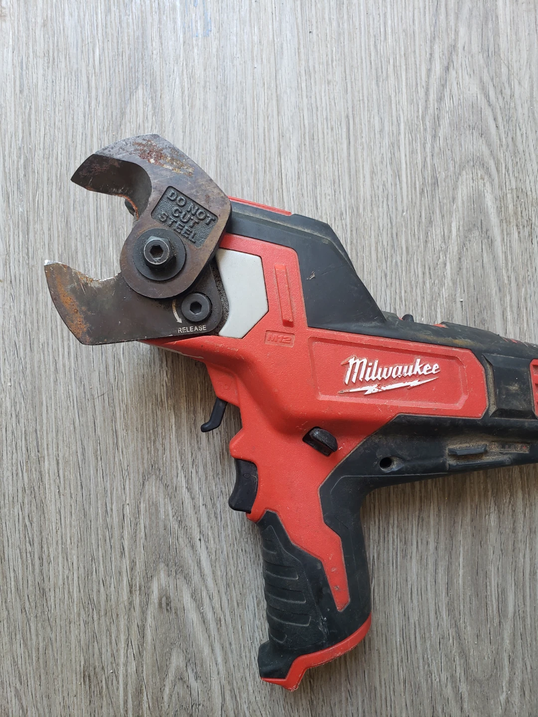Milwaukee M12 Cable Cutter - photo 3