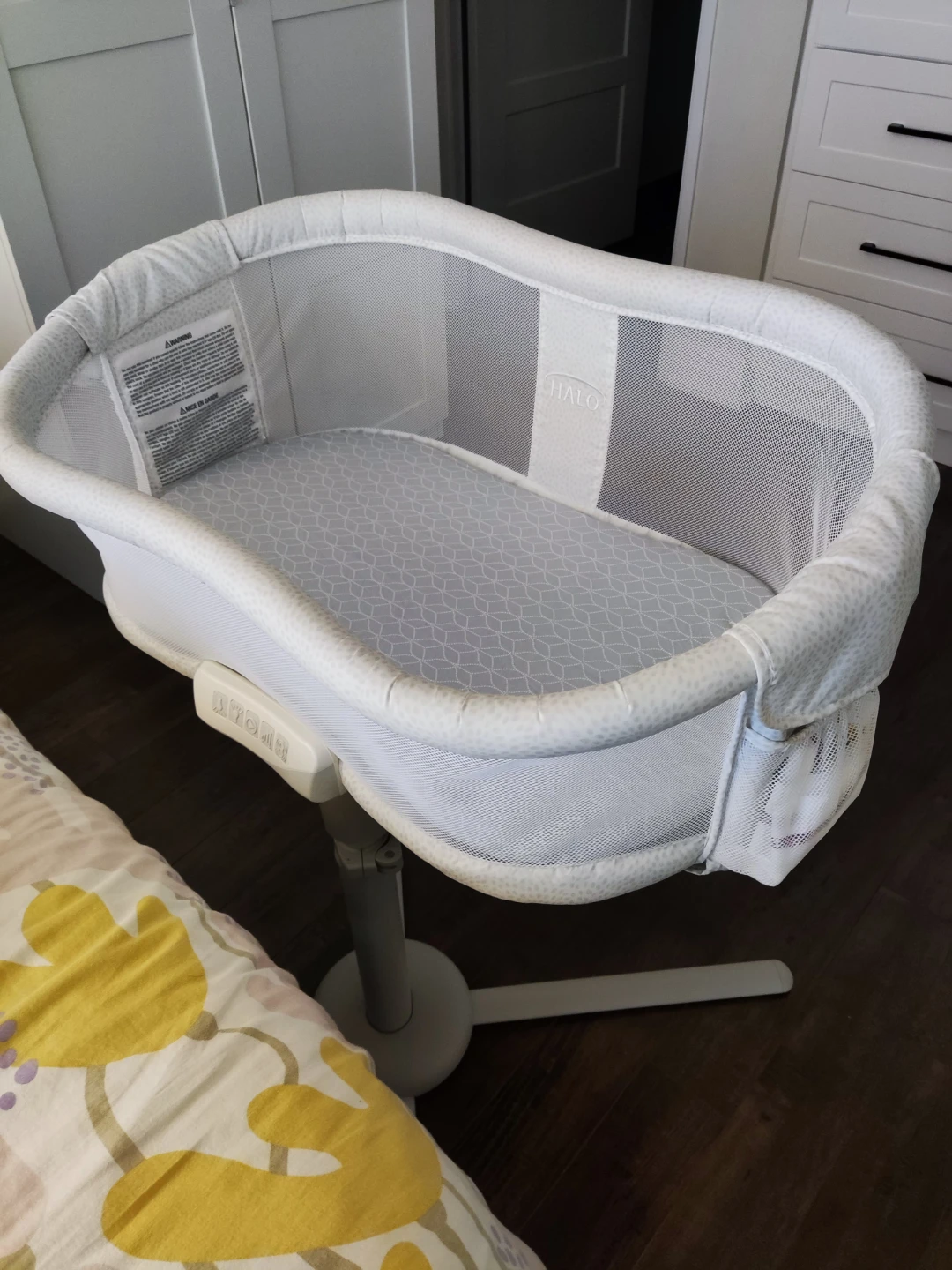 Halo bassinet swivel sleeper