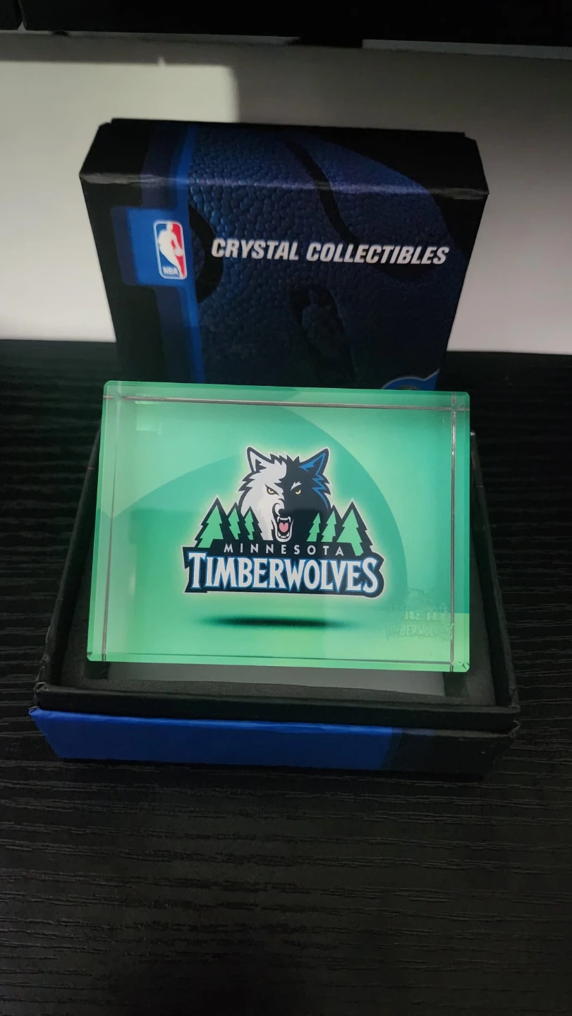 Title: NBA Crystal Collectibles Set – 8 Teams & 2 Players