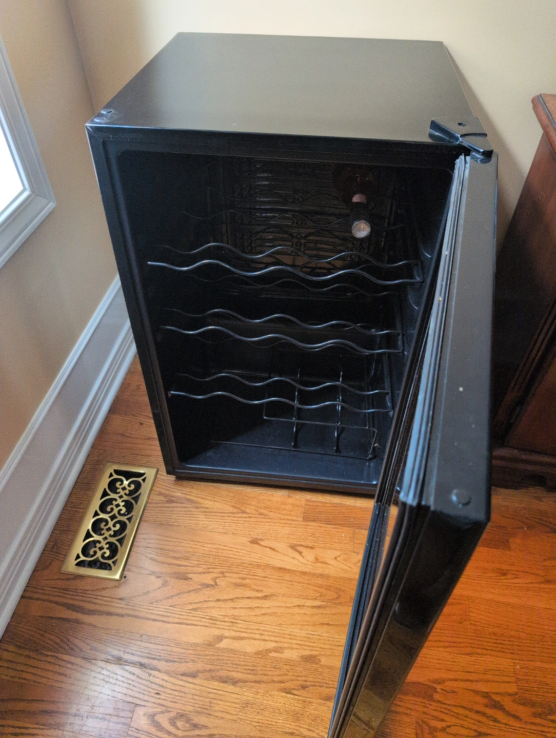 Magic Chef Wine Cooler Fridge - photo 2