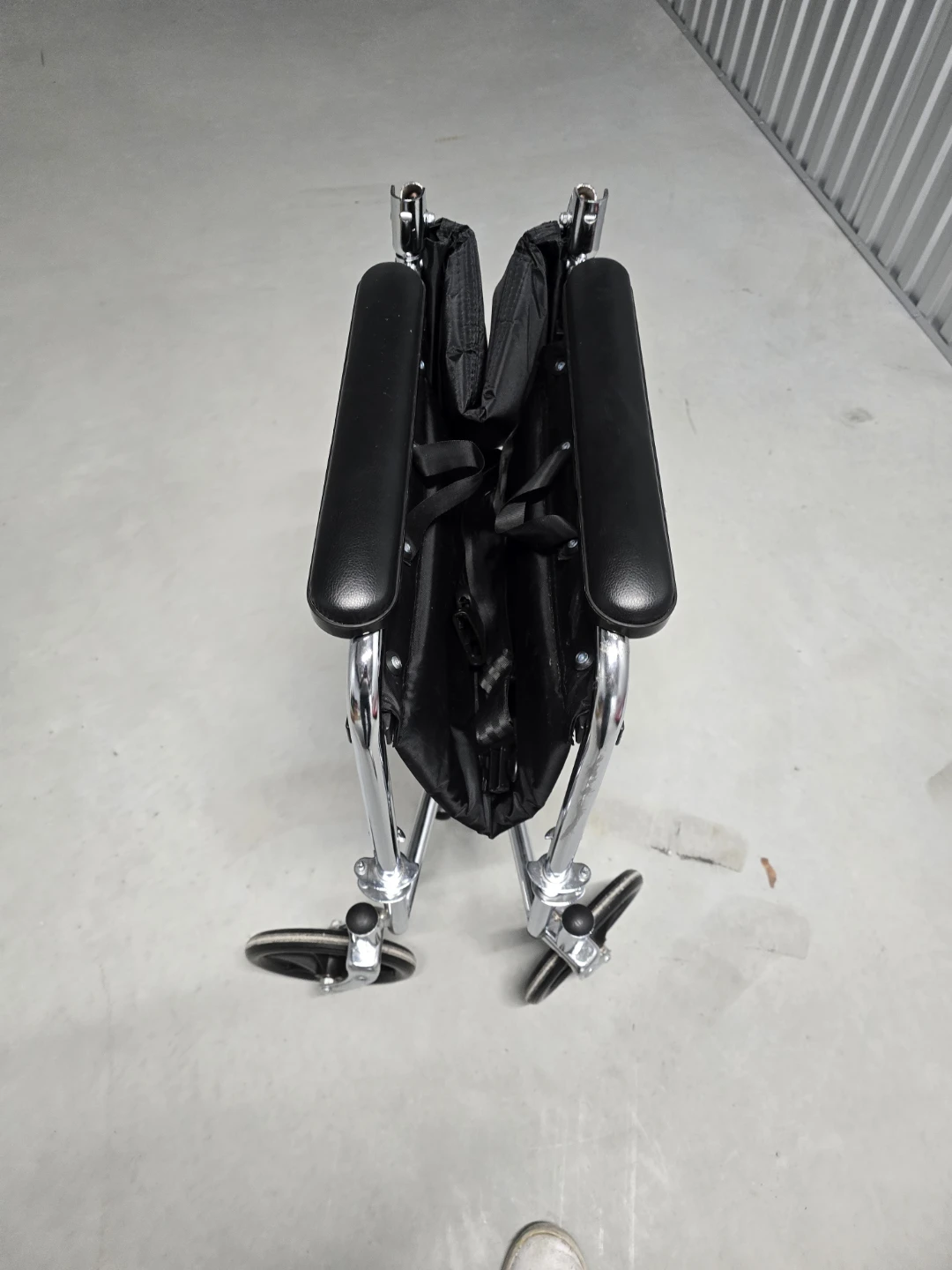 Folding wheelchair