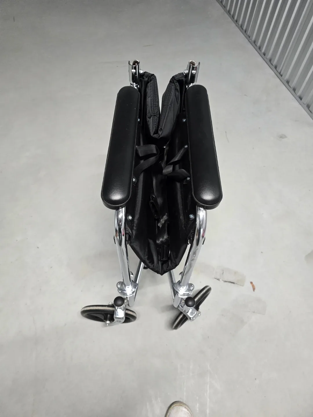 Folding wheelchair