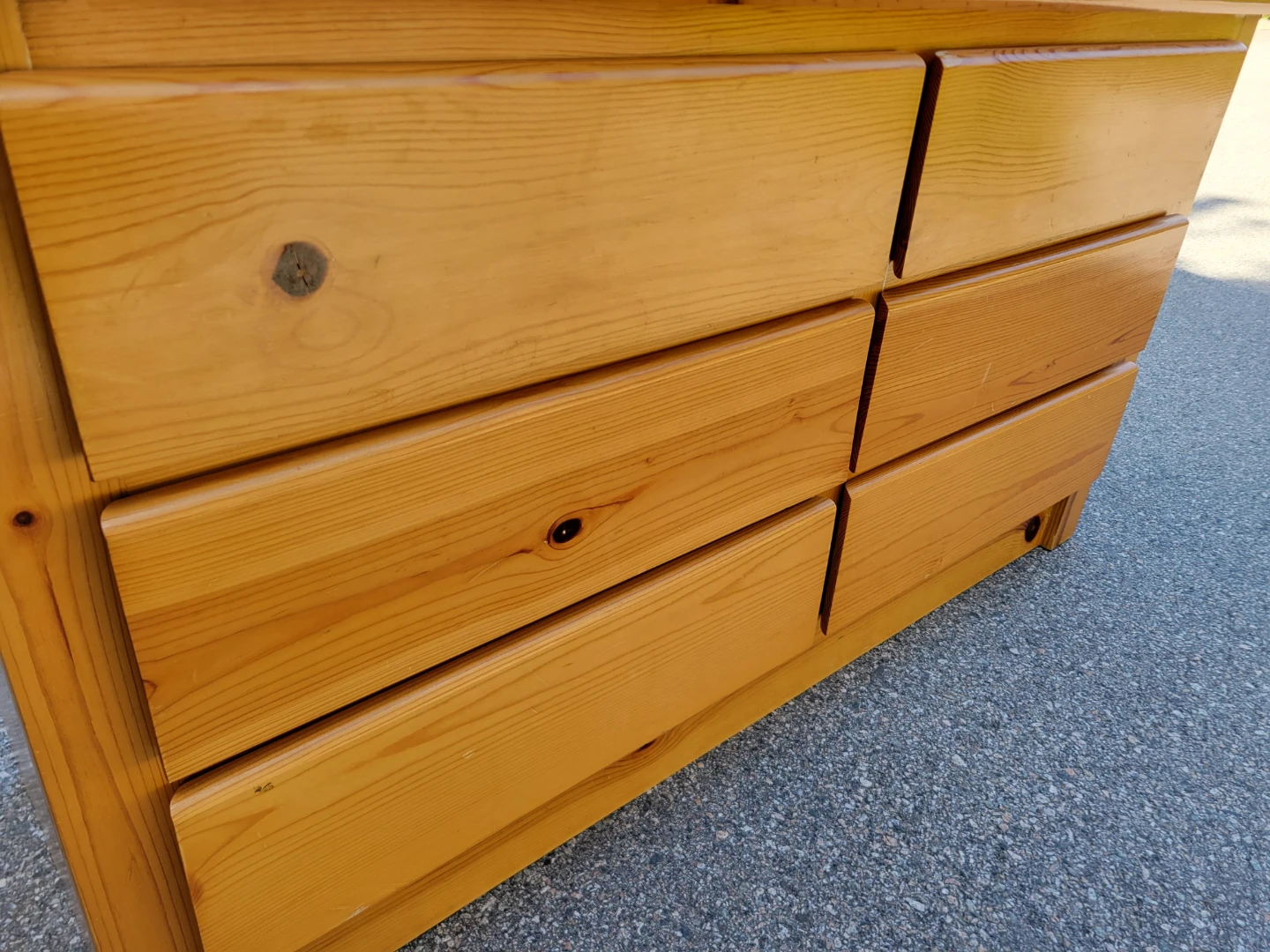 Beautiful Solid Pine 6-Drawer Dresser with Detachable Mirror - photo 3