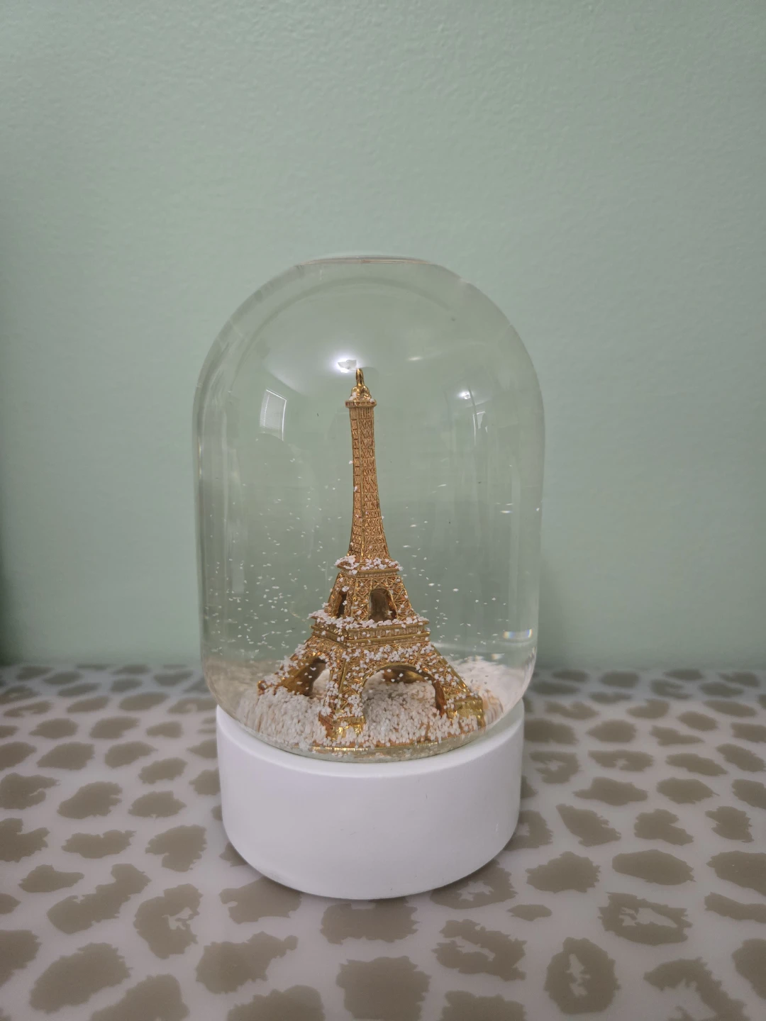 Eiffel Tower Snow Globe