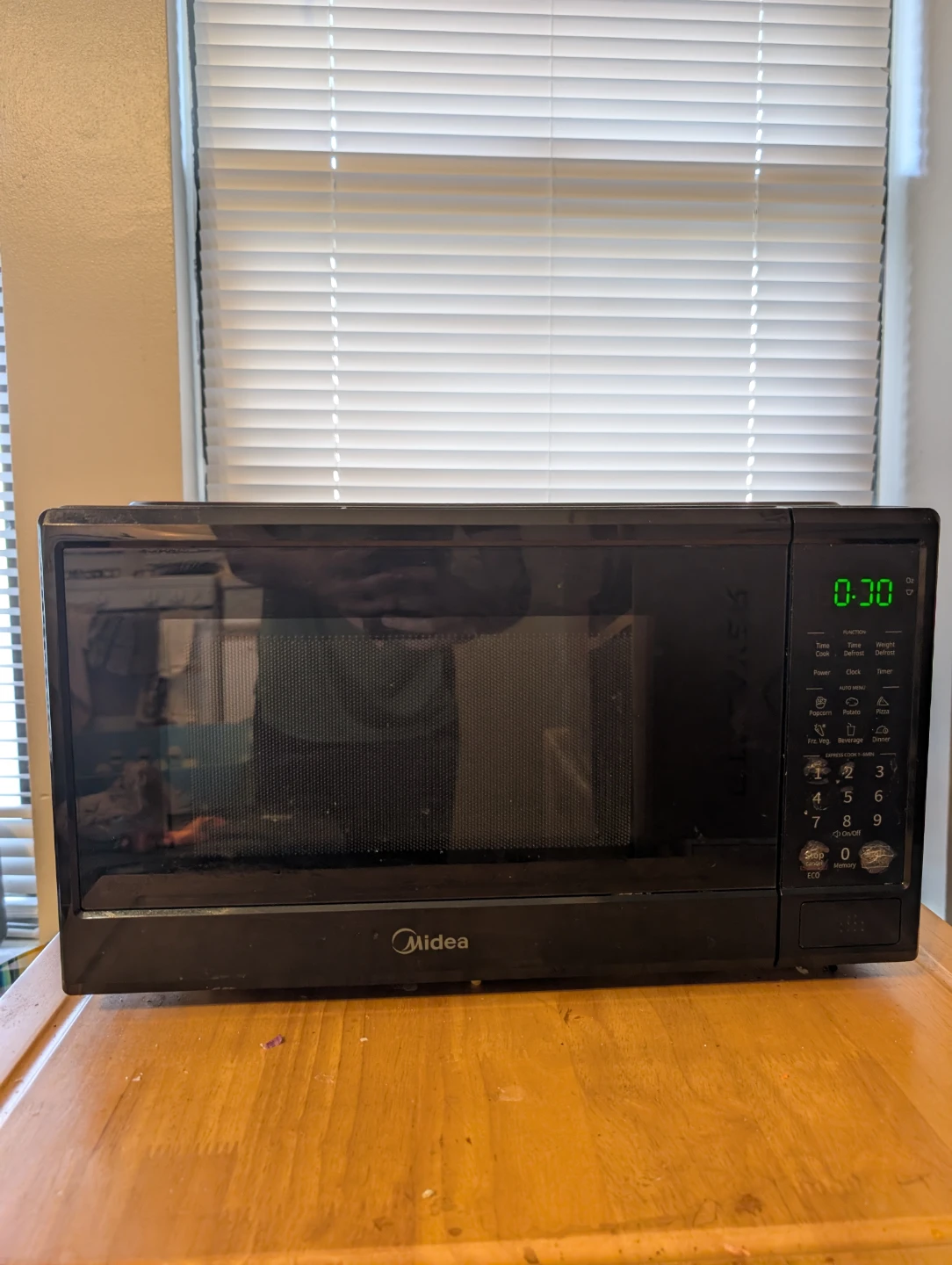 Midea Microwave Oven - photo 2