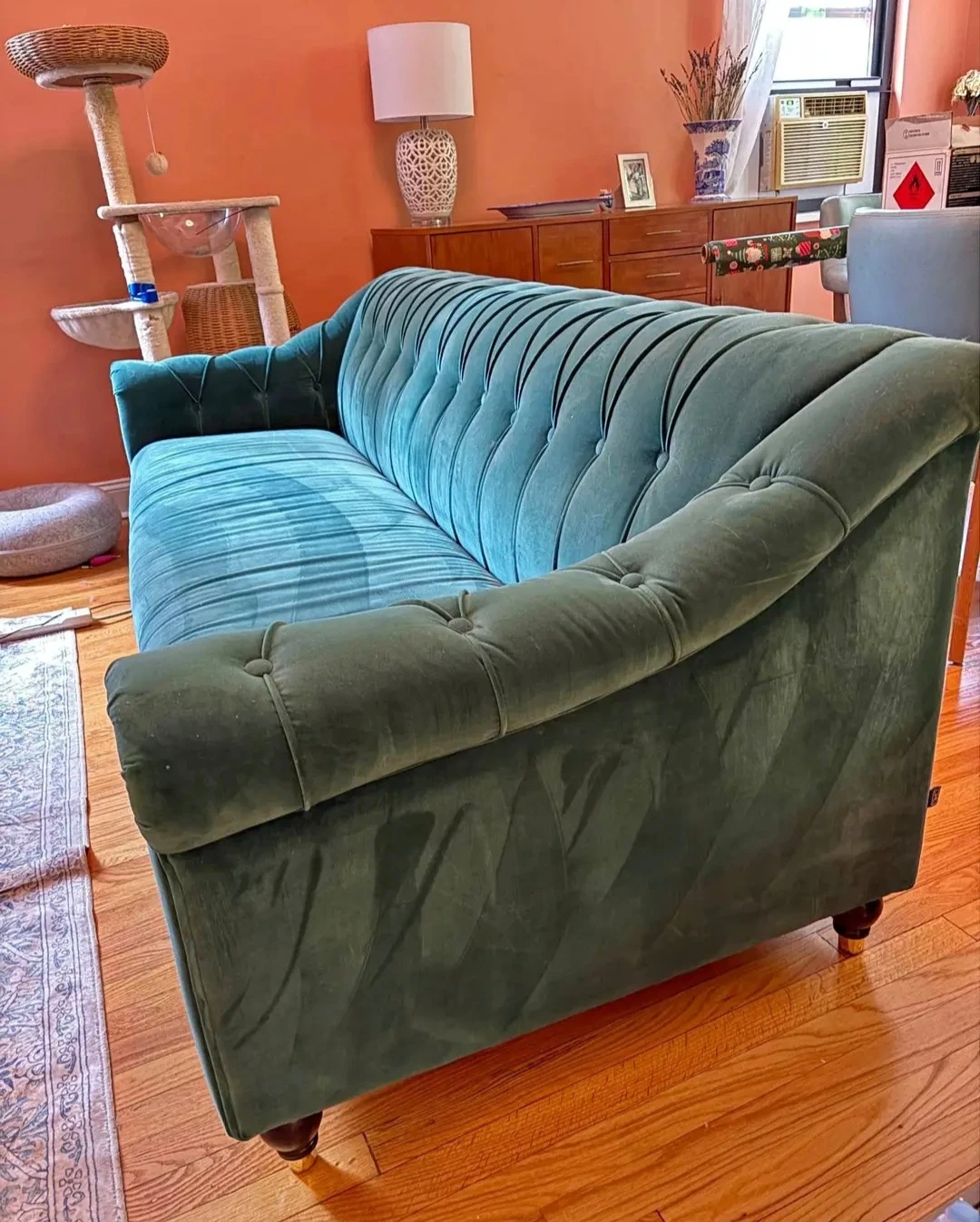 Luxurious Green Tufted Velvet Sofa