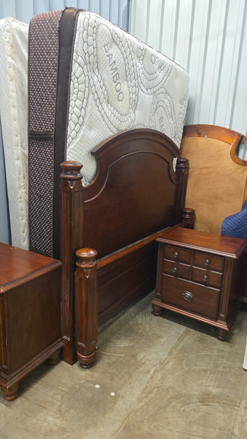 Wooden Bedroom Set with Headboard and Nightstand - photo 3
