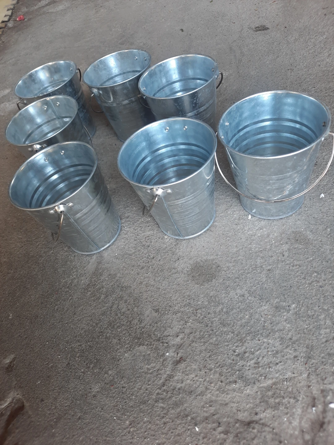 Set of 7 Galvanized Metal Pails - photo 2