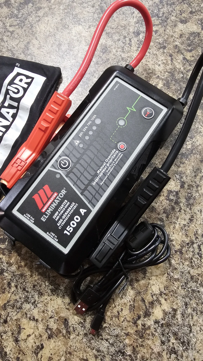 Motomaster Eliminator 1500A Jump Starter & Power Bank - photo 3