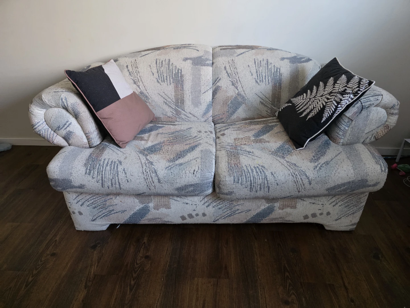Loveseat Sofa with Patterned Fabric - photo 3