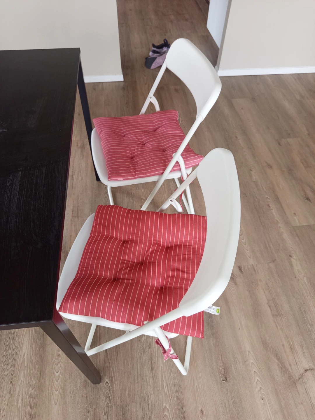 Ikea black table 25  (+ chair total 40 dollars) - photo 3