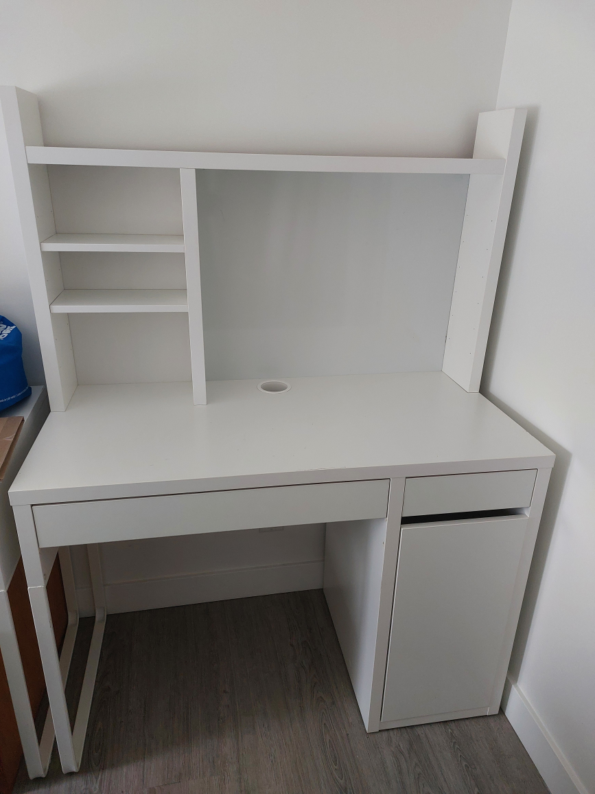 IKEA Micke desk with hutch
