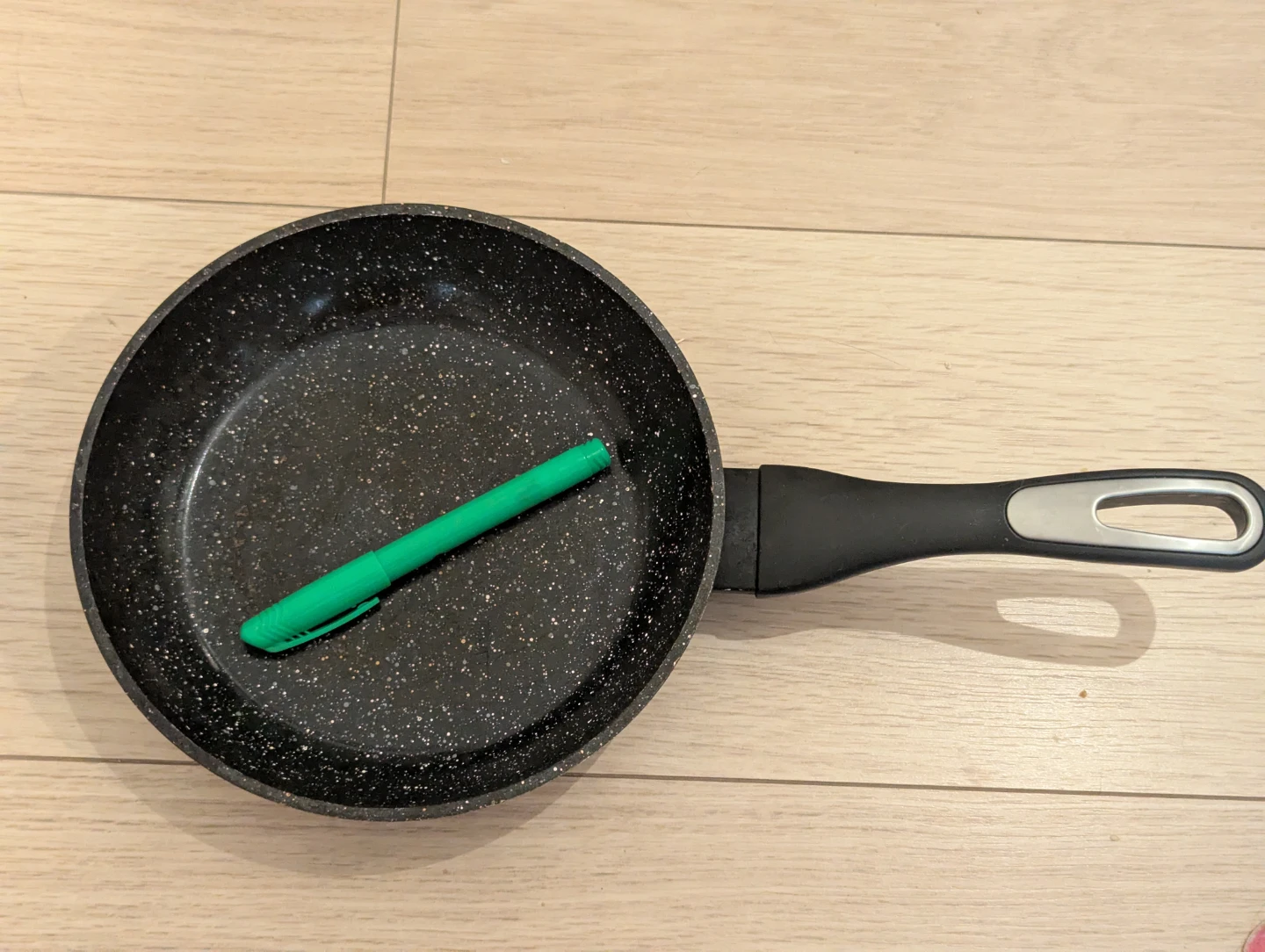 Non-stick frying pan