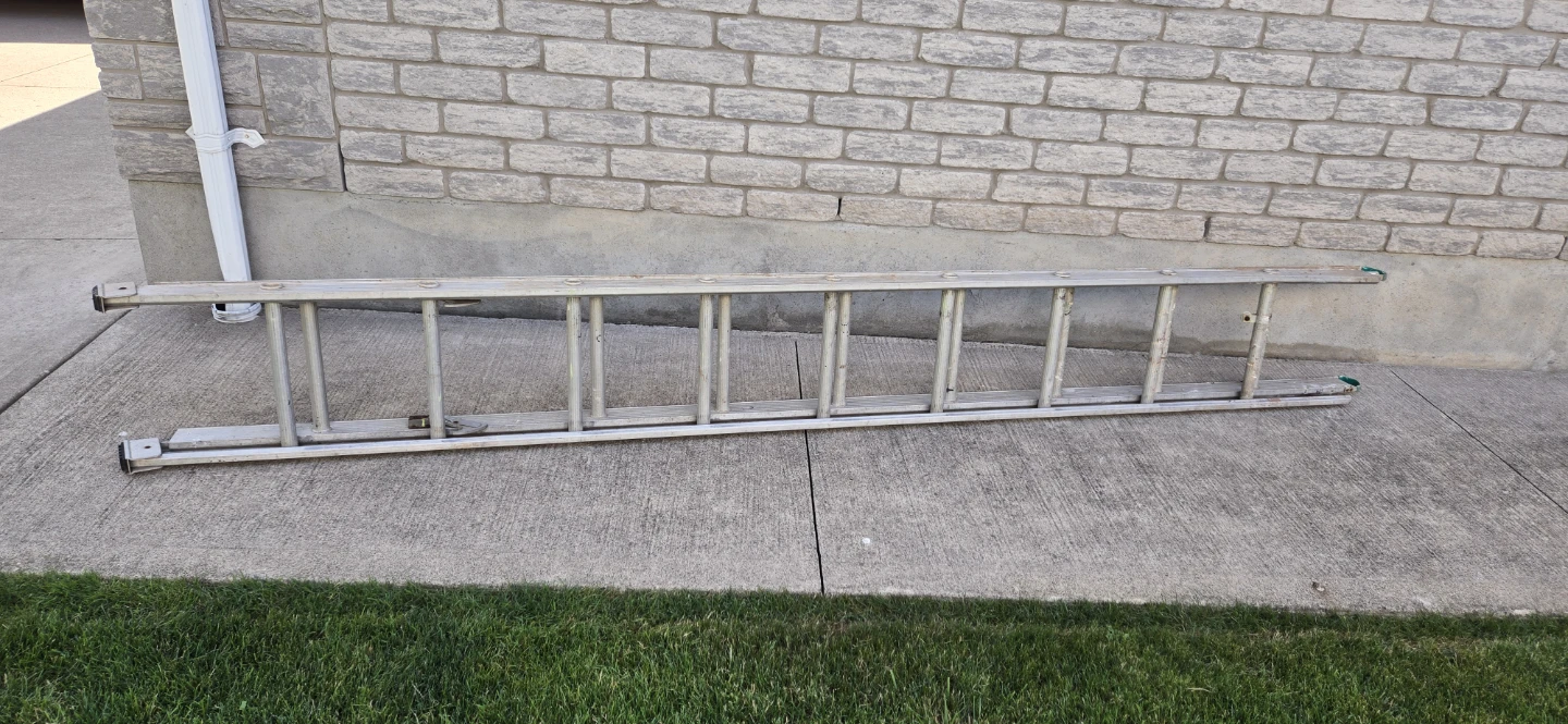 Aluminum Extension Ladder 9 to 18 feet