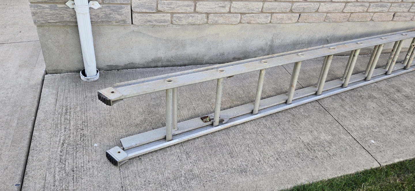 Aluminum Extension Ladder 9 to 18 feet - photo 2