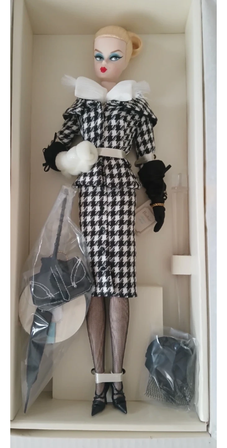 Gold Label Silkstone Barbie The Walking Suit - photo 2
