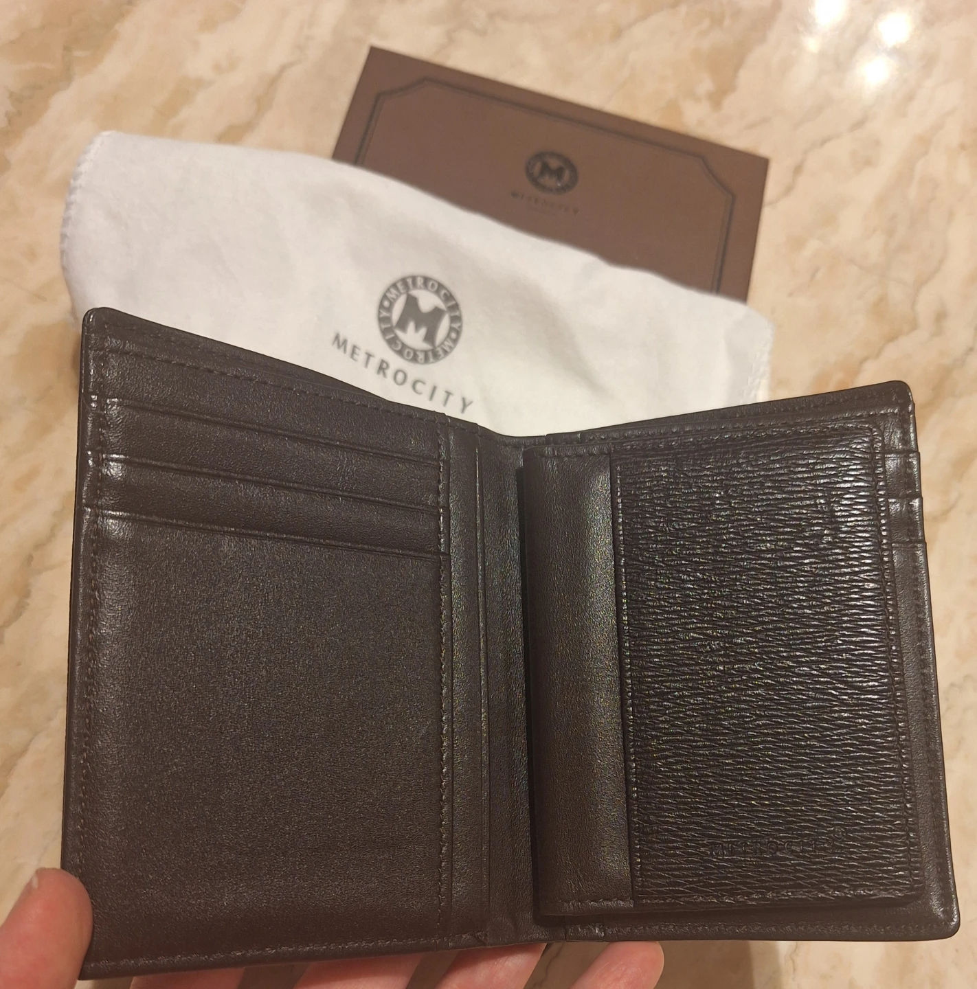 METROCITY Leather Bi-fold Wallet - photo 2
