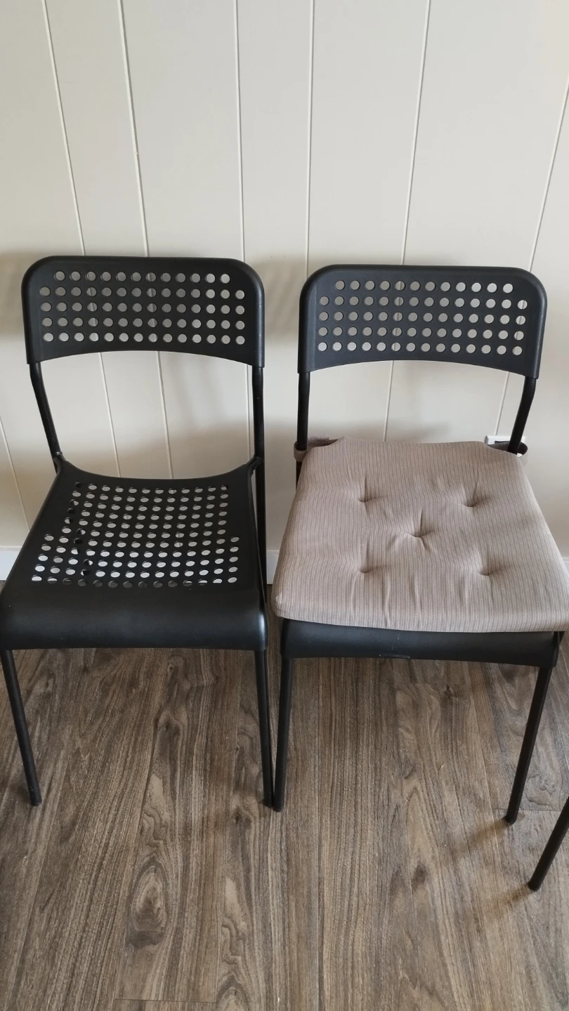 Set of 4 Black Chairs with Padded Seats - photo 3