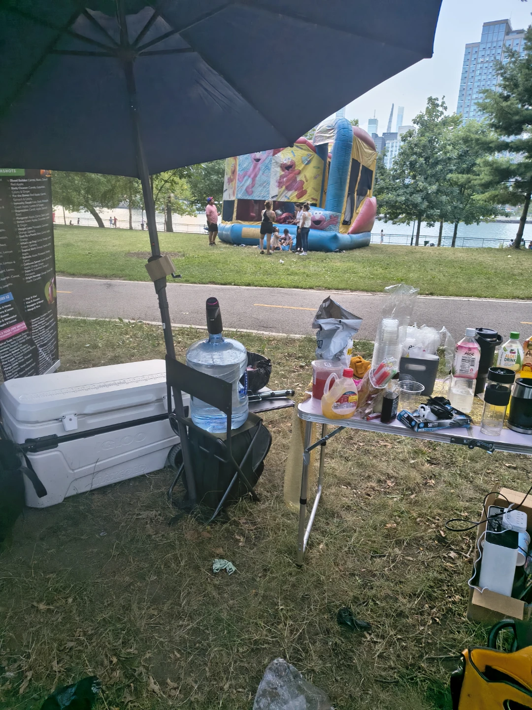 Variety of drinks and cups at outdoor event - photo 5