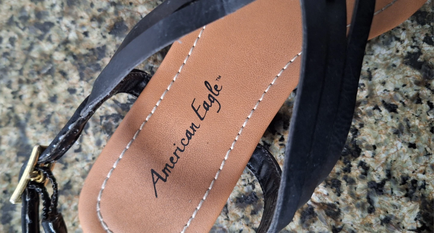 American Eagle Black Flat Sandals Size 6 - photo 2